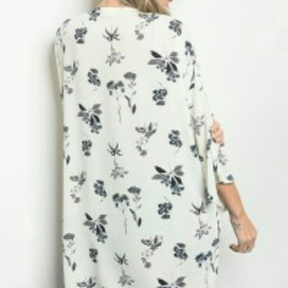 LAST ONE! Ivory Floral Kimono - Picture 2 of 2